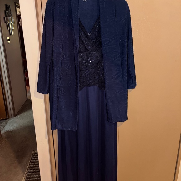 Blu Sage Navy Lace Maxi Dress - Picture 4 of 4